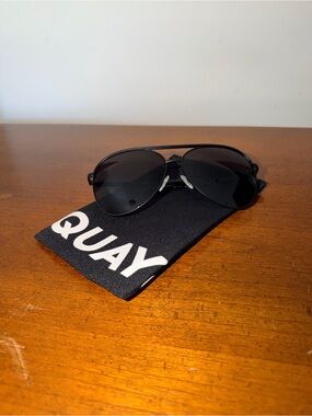 NWT Quay Australia Black Aviator Sunglasses with Dark Lenses